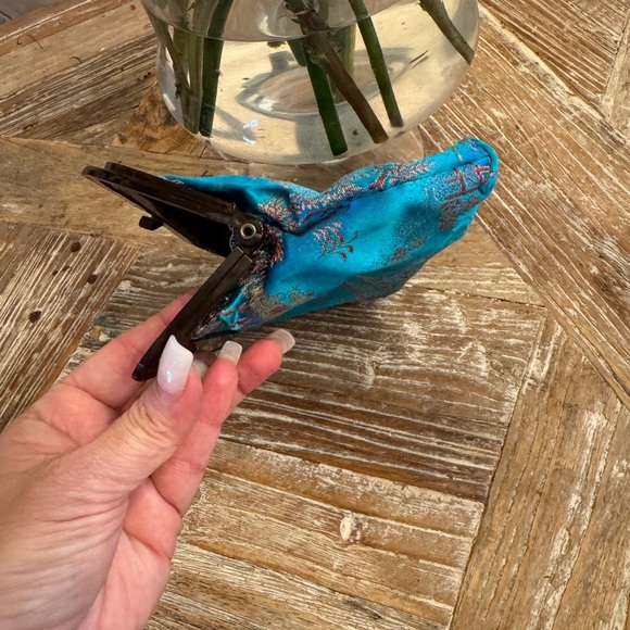 Chinese Clutch - Picture 4 of 4